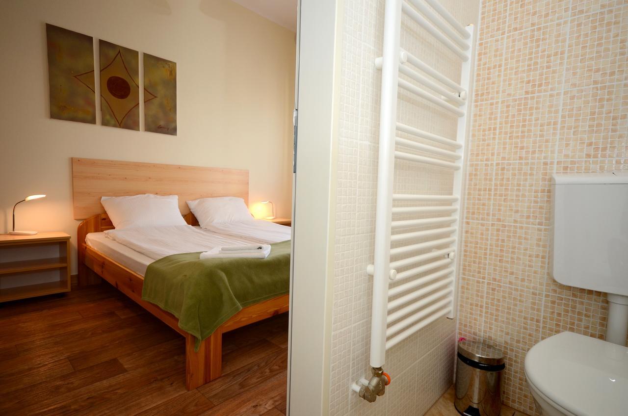Szarszo Panzio Bed & Breakfast Balatonszarszo Exterior photo