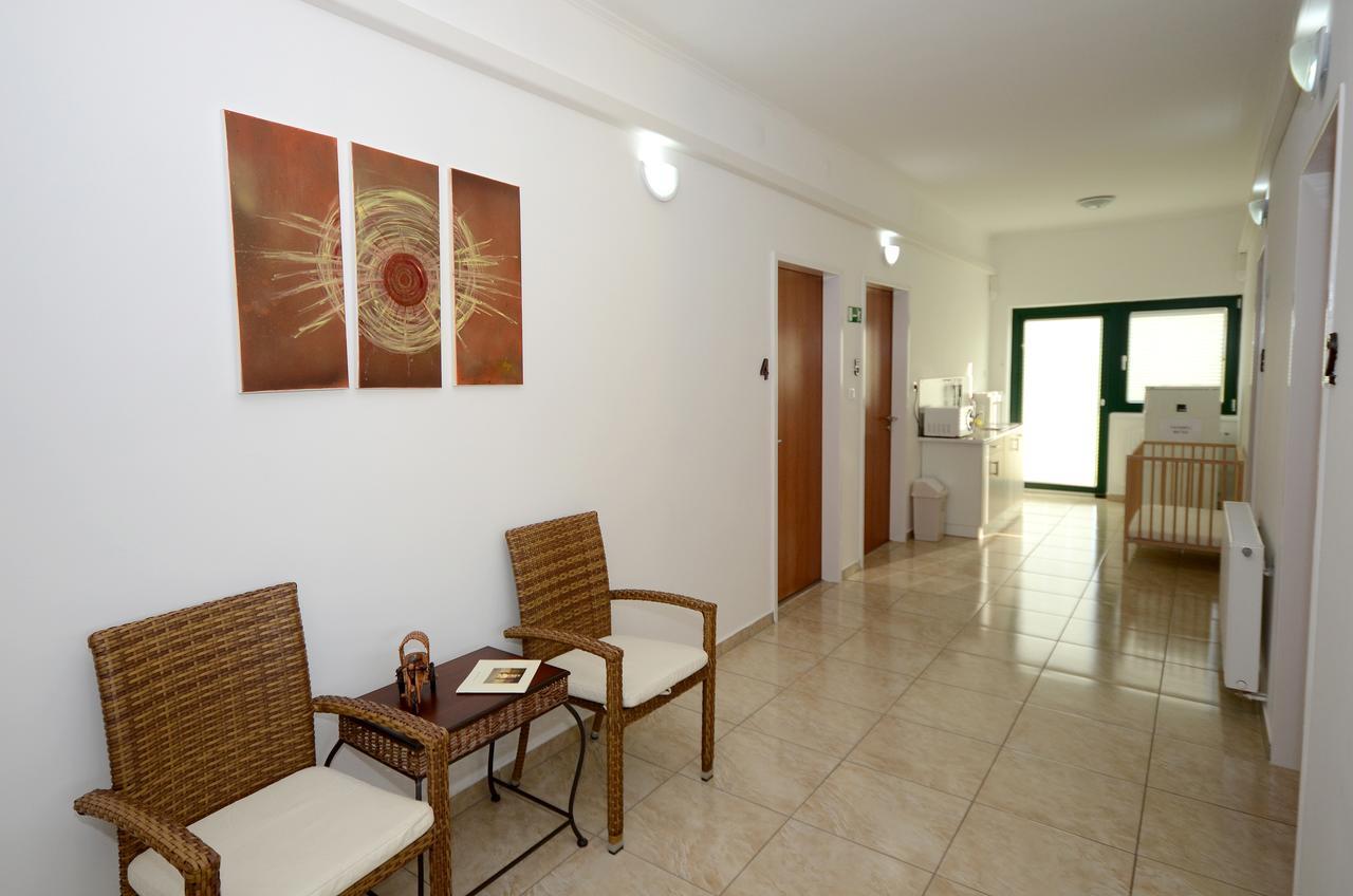 Szarszo Panzio Bed & Breakfast Balatonszarszo Exterior photo