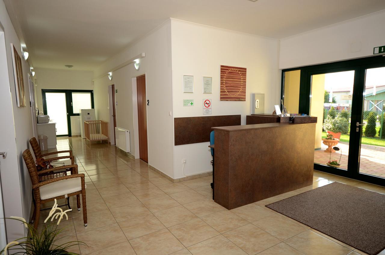 Szarszo Panzio Bed & Breakfast Balatonszarszo Exterior photo